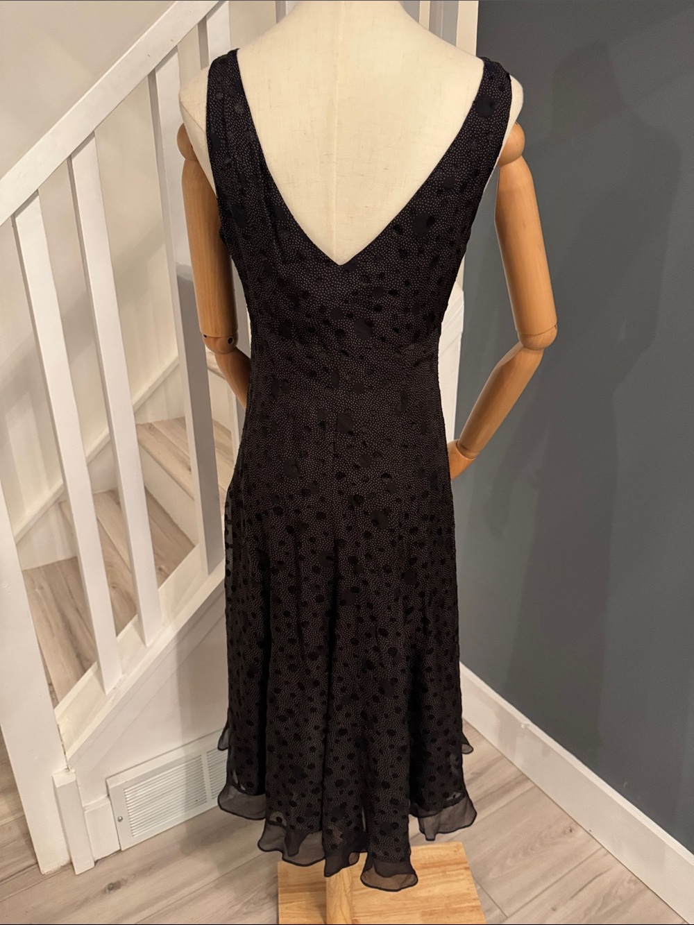 BCBG MaxAzria NEW. Black Polka Dot V-Neck Midi Dress. Size 6 - Picture 4 of 7
